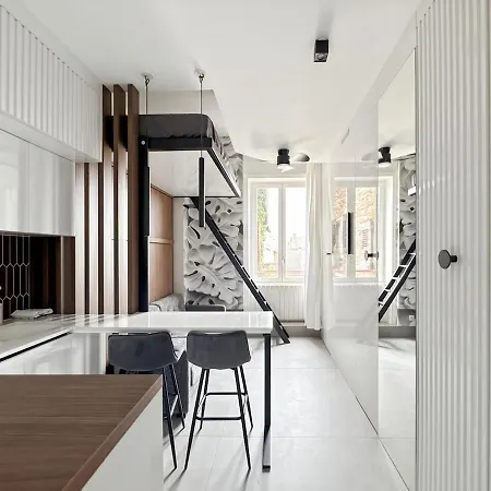 La White Box Apartment *